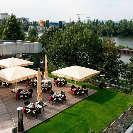 Hotel Delta By Marriott Frankfurt 4*