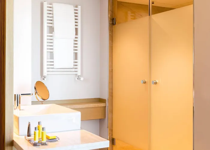 Отель Delta By Marriott Frankfurt 4*