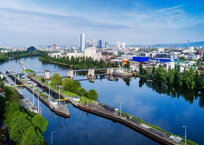 Отель Delta By Marriott Frankfurt 4*