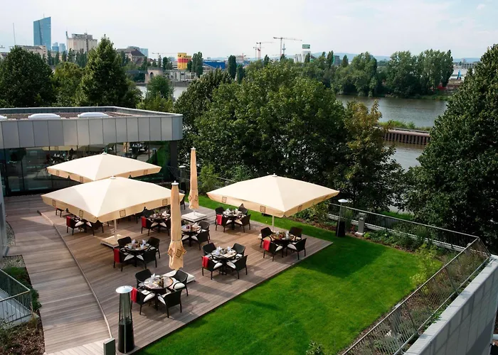 Отель Delta By Marriott Frankfurt 4*
